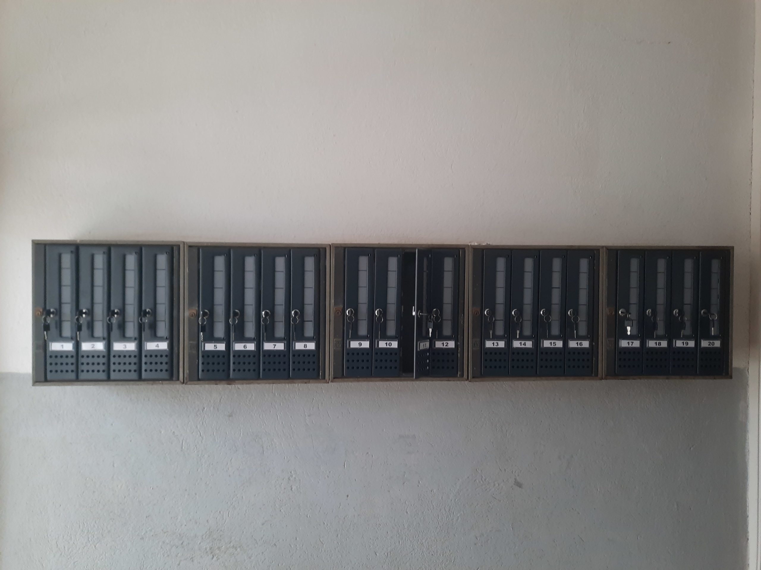 Вратички за поштенско сандаче