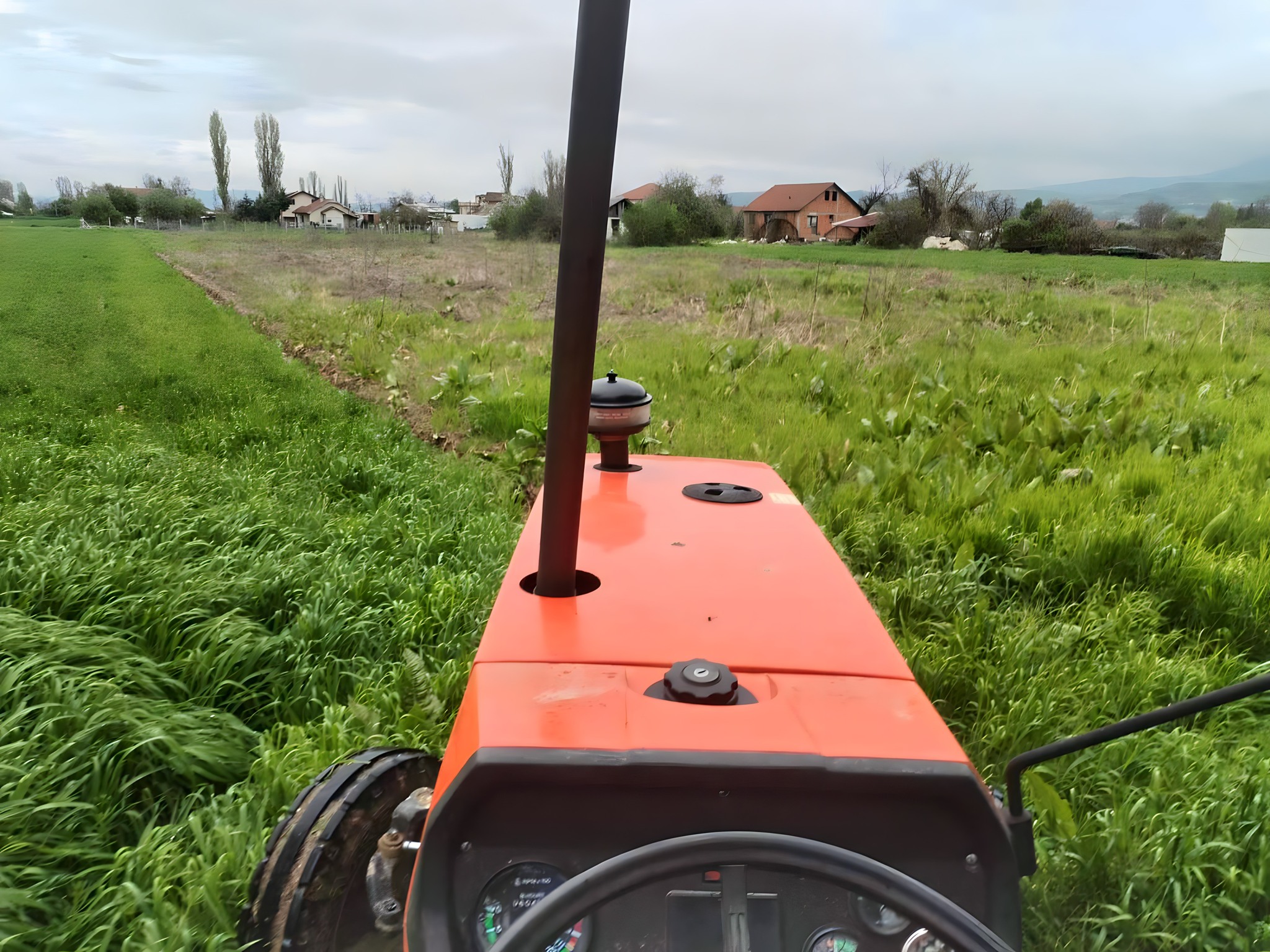 Продавам земјиште од 1096 м2 во Долно Лисиче