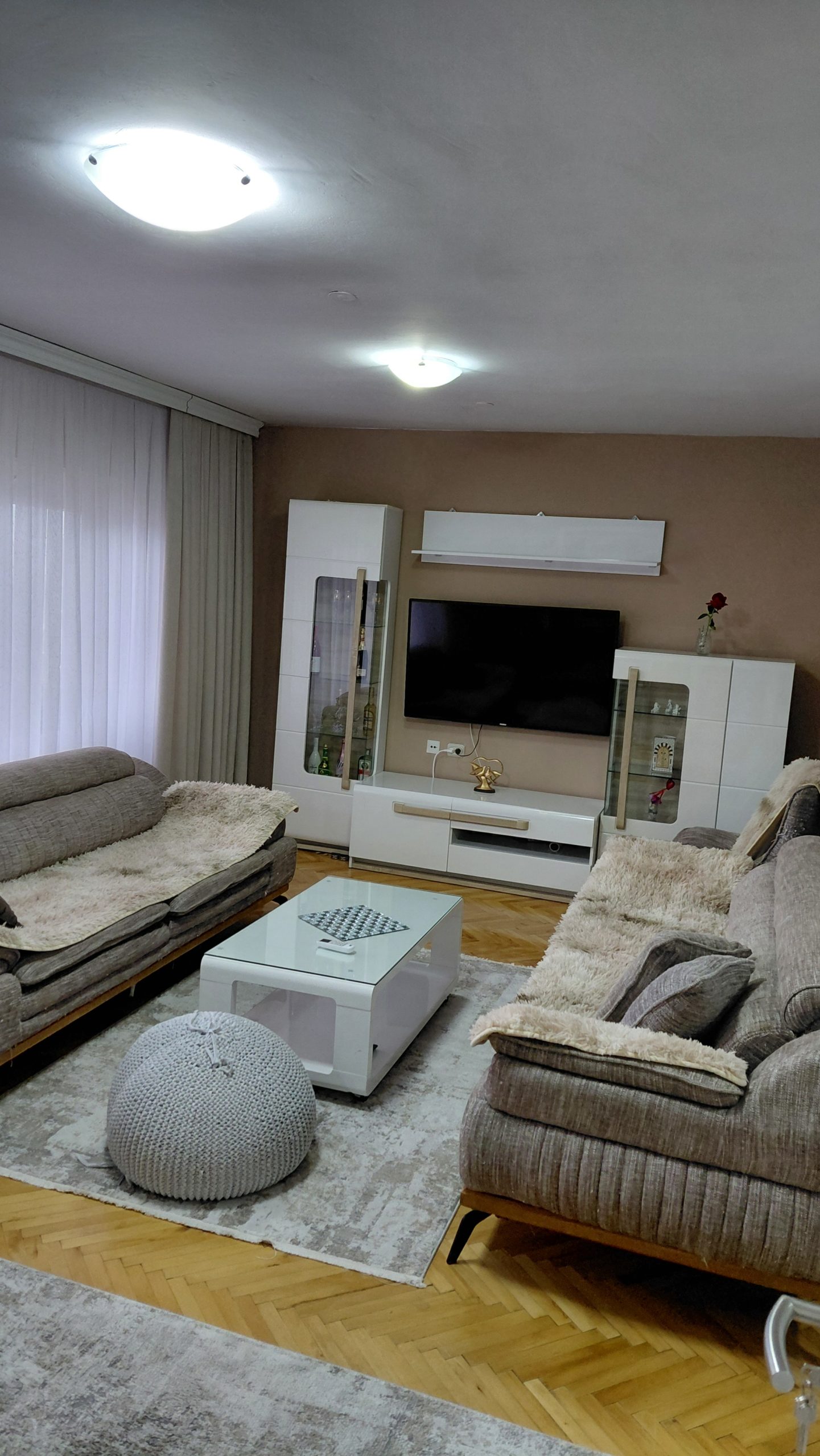 Se izdava stan na kratok prestoj