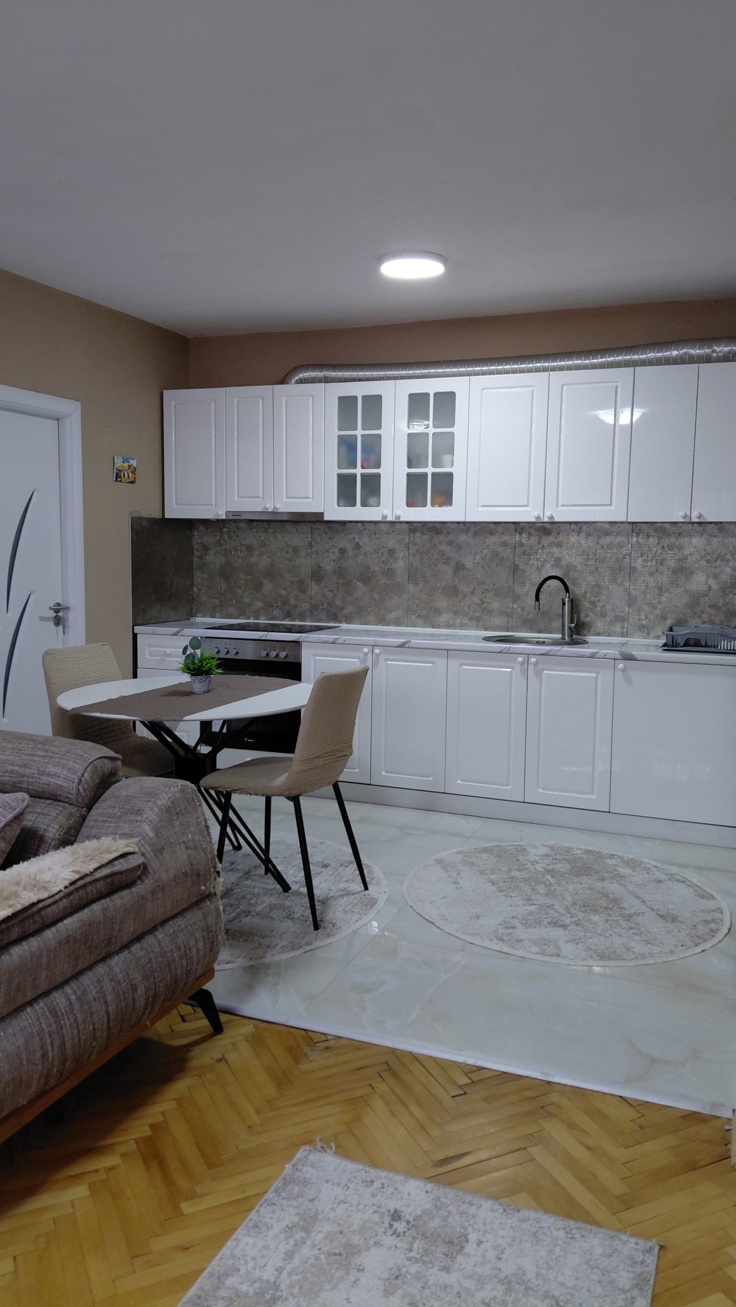 Se izdava stan na kratok prestoj