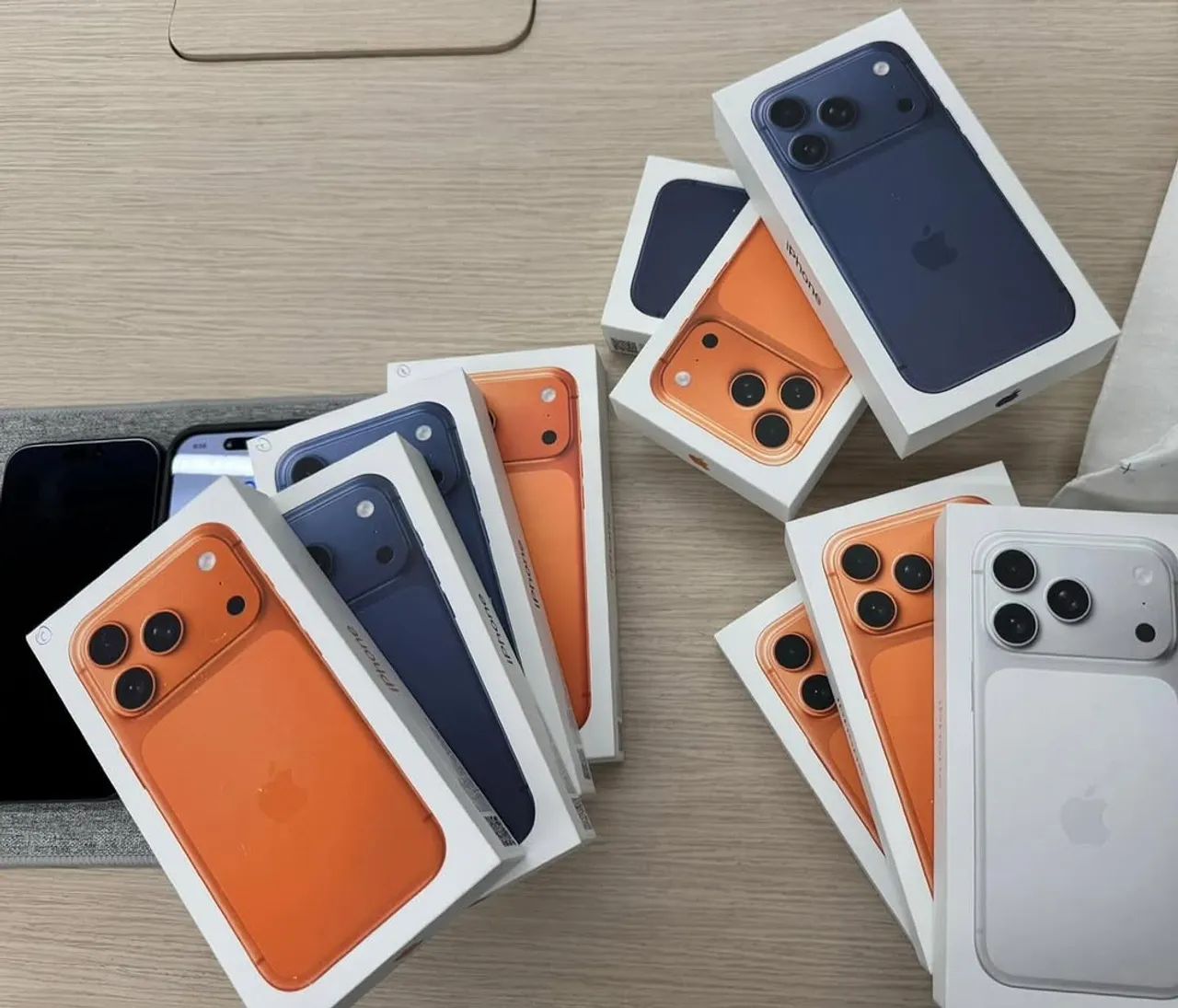 Оригинал, Нов Apple iPhone 17 Pro Max, iPhone 17 Pro, iPhone 17, iPhone Air, iPhone 16 Pro Max, iPhone 16 Pro, iPhone 16, iPhone 16 Plus, iPhone 15 Pro Max, iPhone 15 Pro, Samsung Galaxy S26 Ultra, Samsung Galaxy S26, Samsung Galaxy S25 Ultra