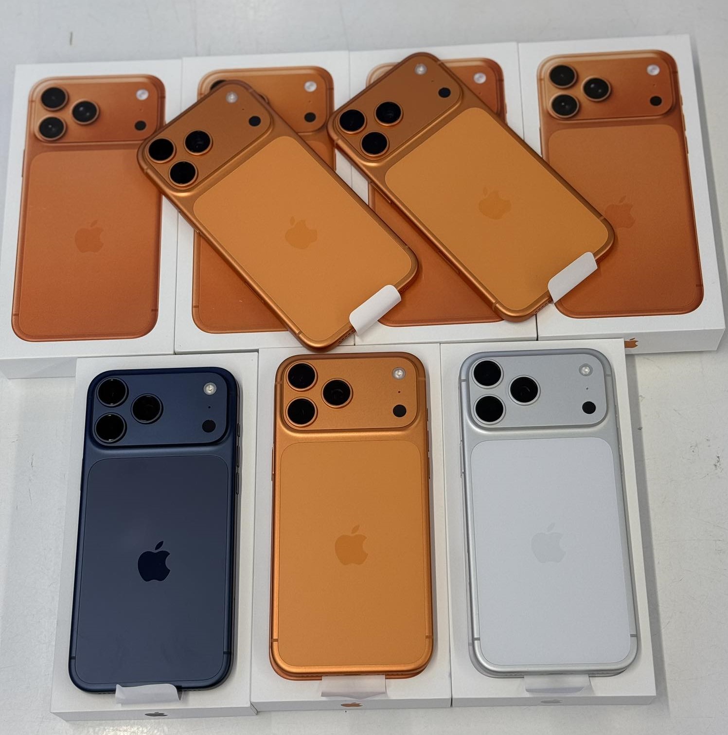 Оригинал, Нов Apple iPhone 17 Pro Max, iPhone 17 Pro, iPhone 17, iPhone Air, iPhone 16 Pro Max, iPhone 16 Pro, iPhone 16, iPhone 16 Plus, iPhone 15 Pro Max, iPhone 15 Pro, Samsung Galaxy S26 Ultra, Samsung Galaxy S26, Samsung Galaxy S25 Ultra