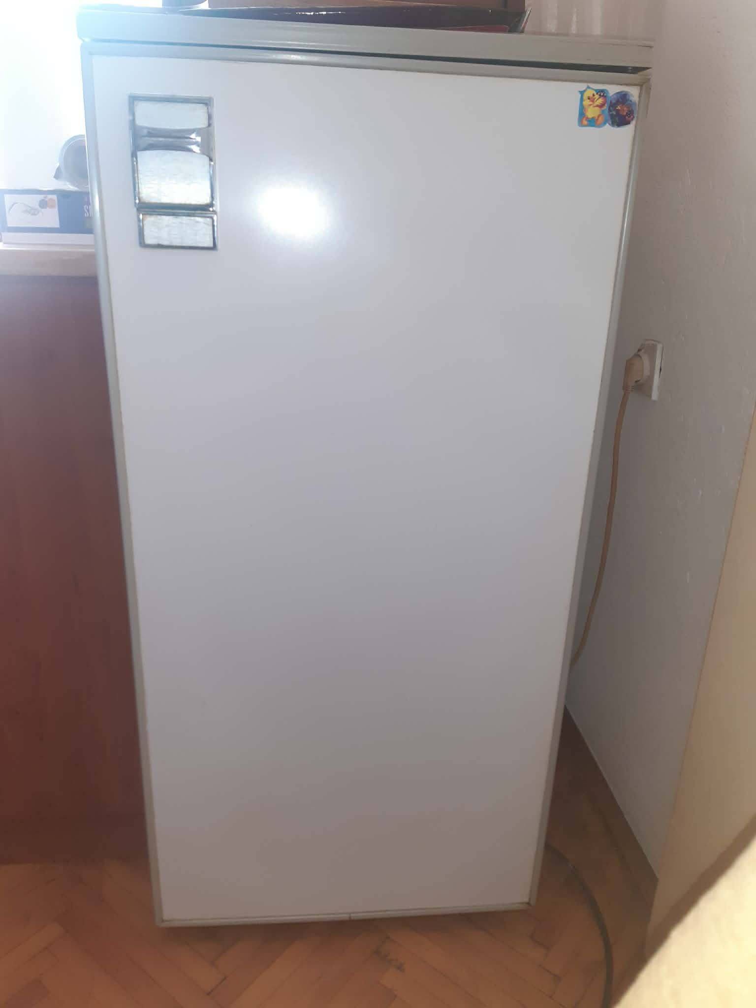 Продавам фрижидер во исправна состојба