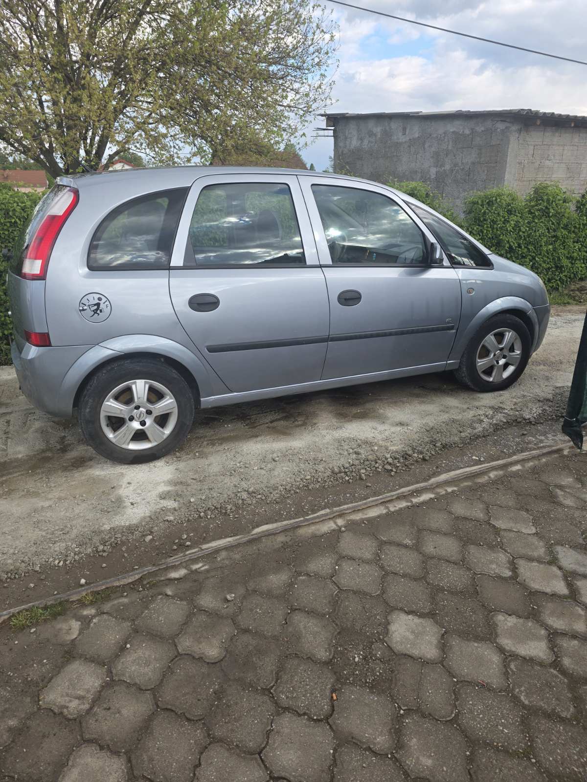 Opel meriva 1.6 2005 god 2300 cenata ne e fiksna