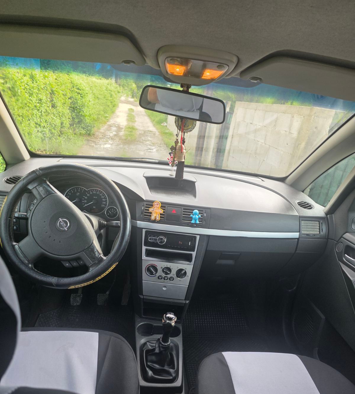 Opel meriva 1.6 2005 god 2300 cenata ne e fiksna